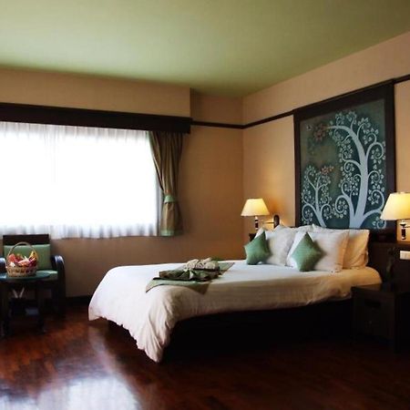 Sarita Chalet & Spa Hotel - Sha Extra Plus Jomtien Beach Exteriör bild