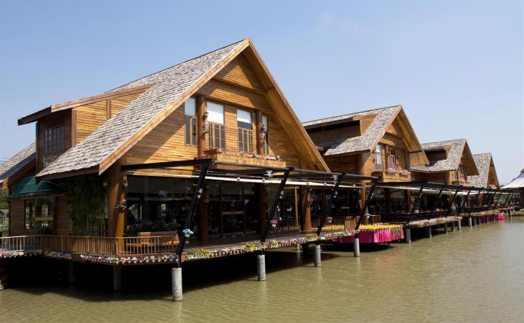 Sarita Chalet & Spa Hotel - Sha Extra Plus Jomtien Beach Exteriör bild