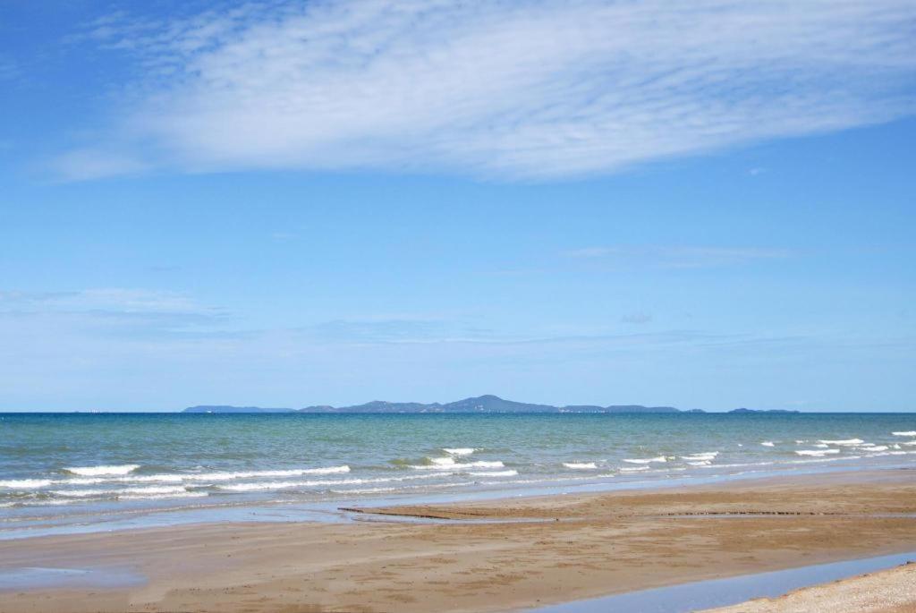 Sarita Chalet & Spa Hotel - Sha Extra Plus Jomtien Beach Exteriör bild