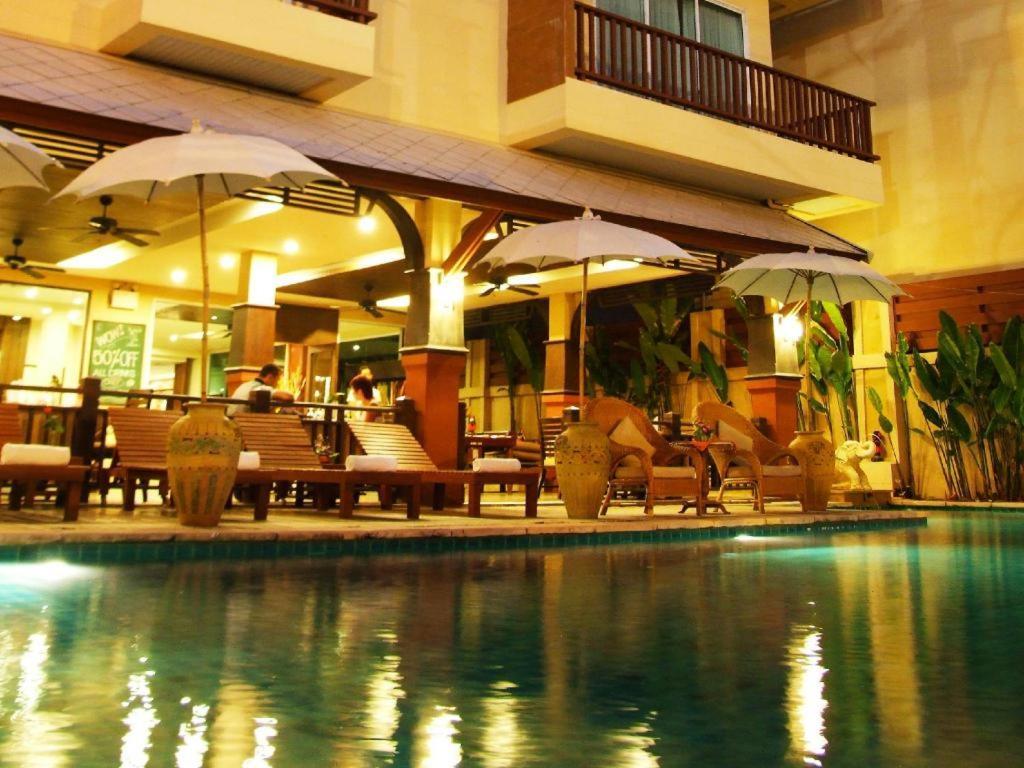 Sarita Chalet & Spa Hotel - Sha Extra Plus Jomtien Beach Exteriör bild