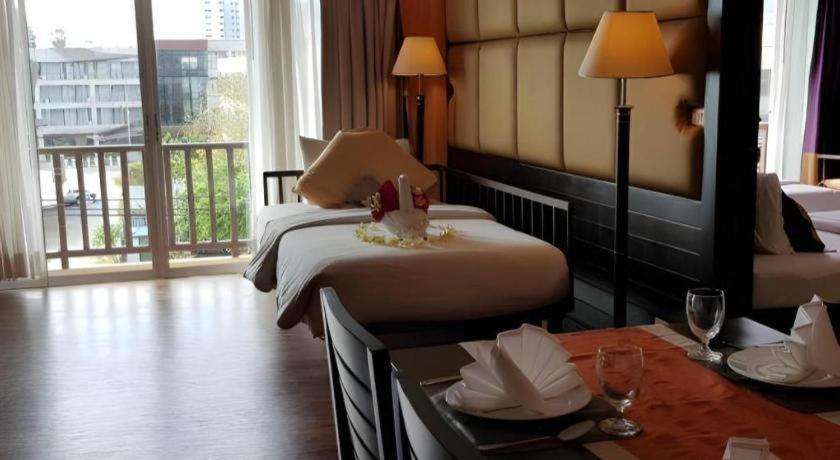 Sarita Chalet & Spa Hotel - Sha Extra Plus Jomtien Beach Exteriör bild