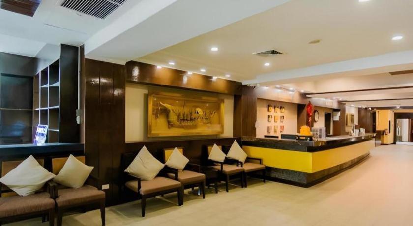 Sarita Chalet & Spa Hotel - Sha Extra Plus Jomtien Beach Exteriör bild