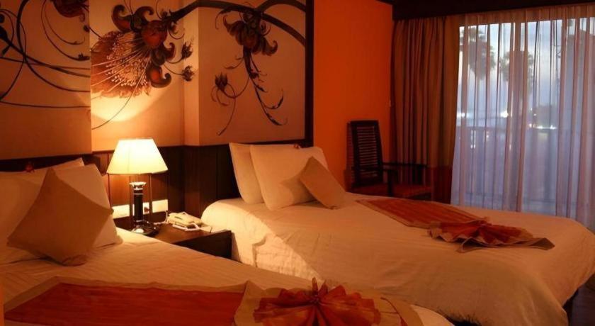 Sarita Chalet & Spa Hotel - Sha Extra Plus Jomtien Beach Exteriör bild